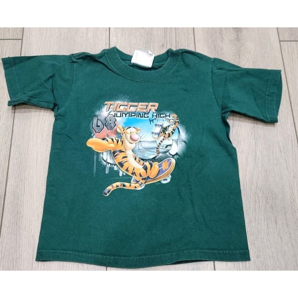 Unique Walt Disney World Tigger Skateboarding Winnie The Pooh TShirt Kids‎ XS